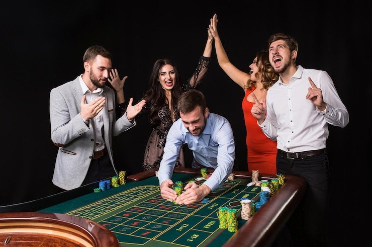 Meja Caribbean Stud Poker masuk slot dengan dealer profesional